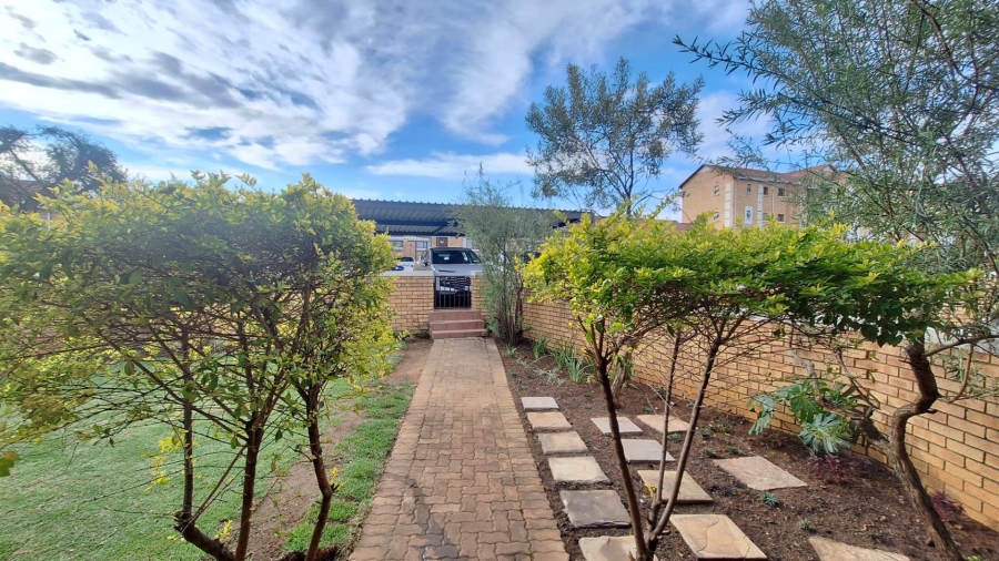 To Let 2 Bedroom Property for Rent in Randpark Ridge Gauteng