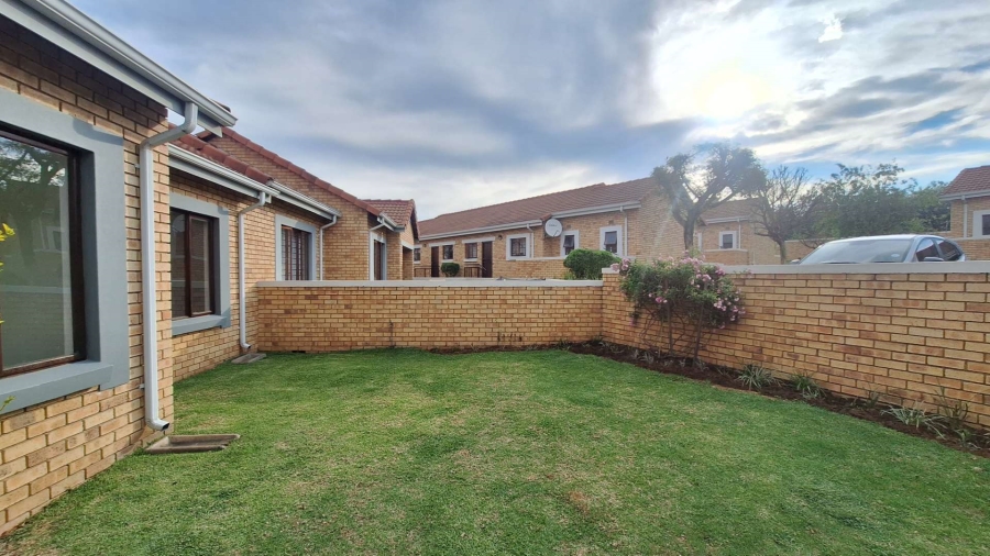 To Let 2 Bedroom Property for Rent in Randpark Ridge Gauteng