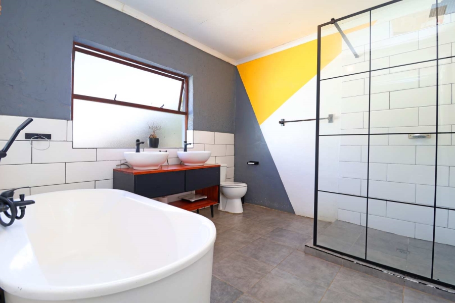 6 Bedroom Property for Sale in Greenhills Gauteng