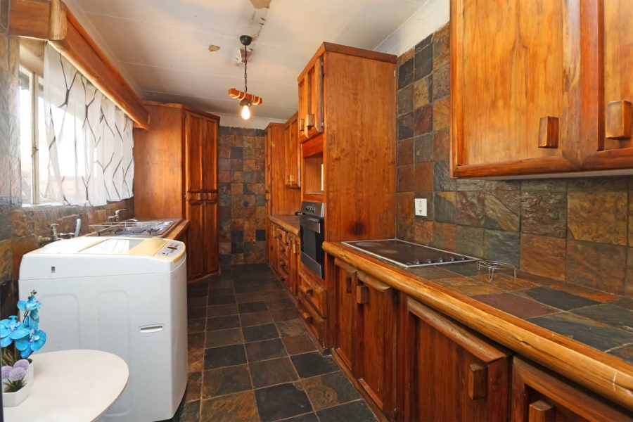 6 Bedroom Property for Sale in Greenhills Gauteng