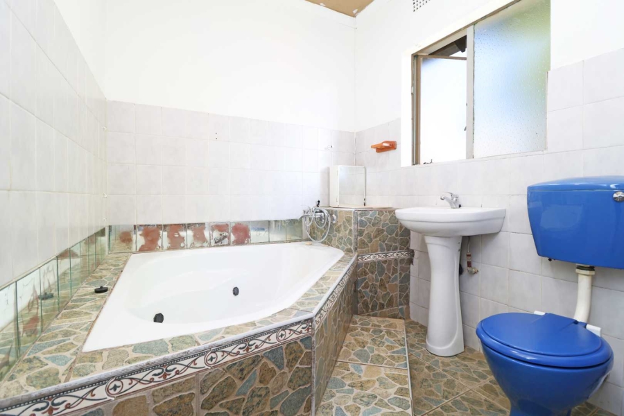 6 Bedroom Property for Sale in Greenhills Gauteng
