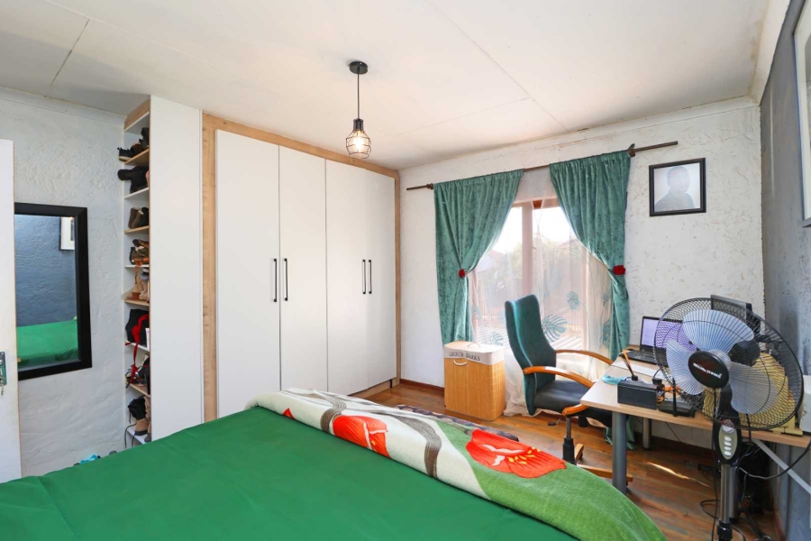 6 Bedroom Property for Sale in Greenhills Gauteng
