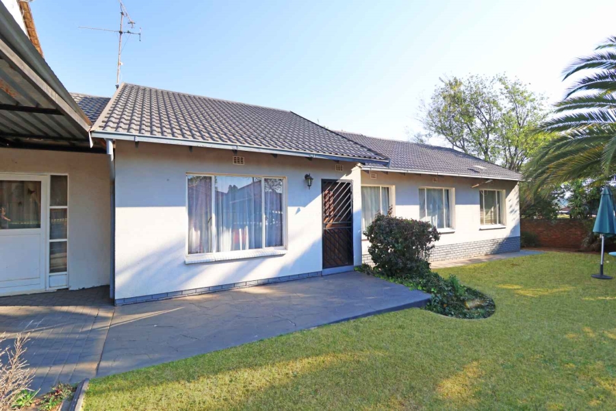 6 Bedroom Property for Sale in Greenhills Gauteng