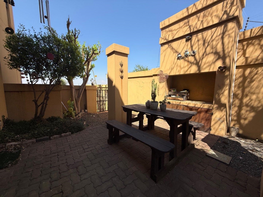 2 Bedroom Property for Sale in Bassonia Gauteng