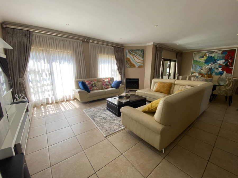 3 Bedroom Property for Sale in Mulbarton Gauteng