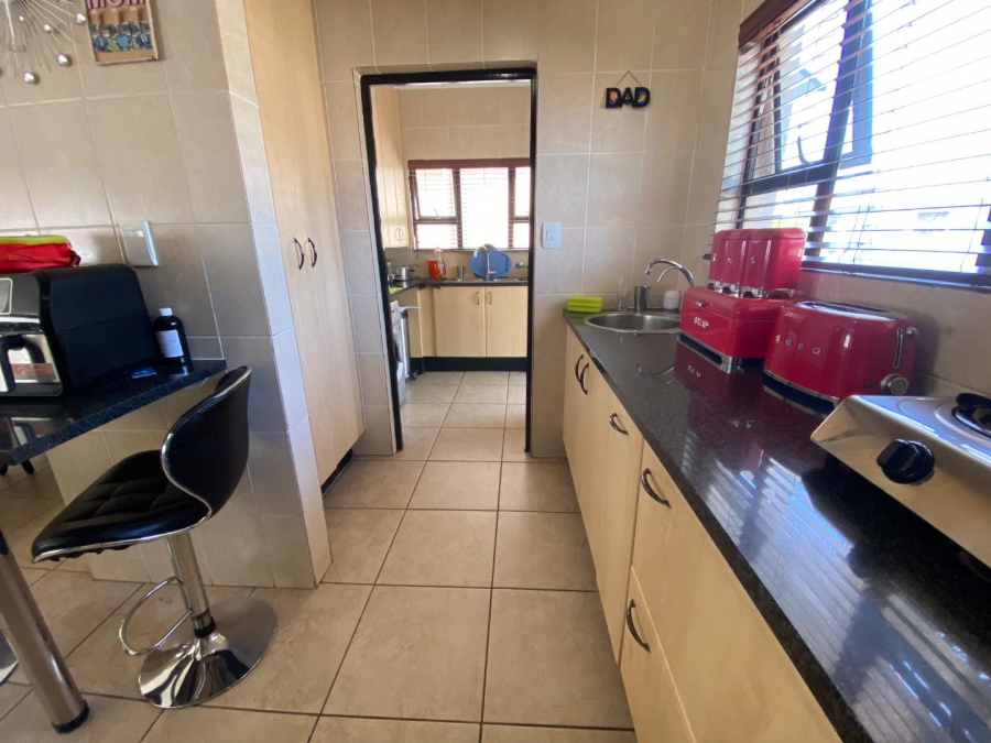 3 Bedroom Property for Sale in Mulbarton Gauteng