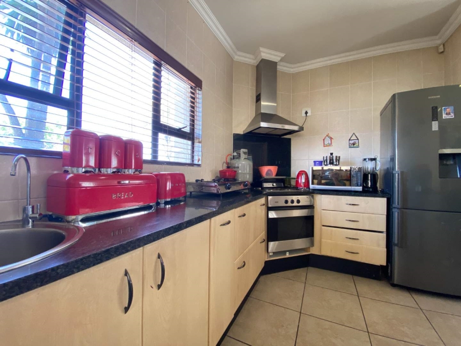 3 Bedroom Property for Sale in Mulbarton Gauteng