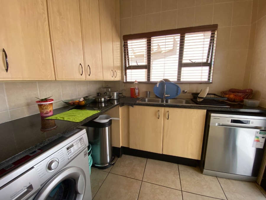 3 Bedroom Property for Sale in Mulbarton Gauteng