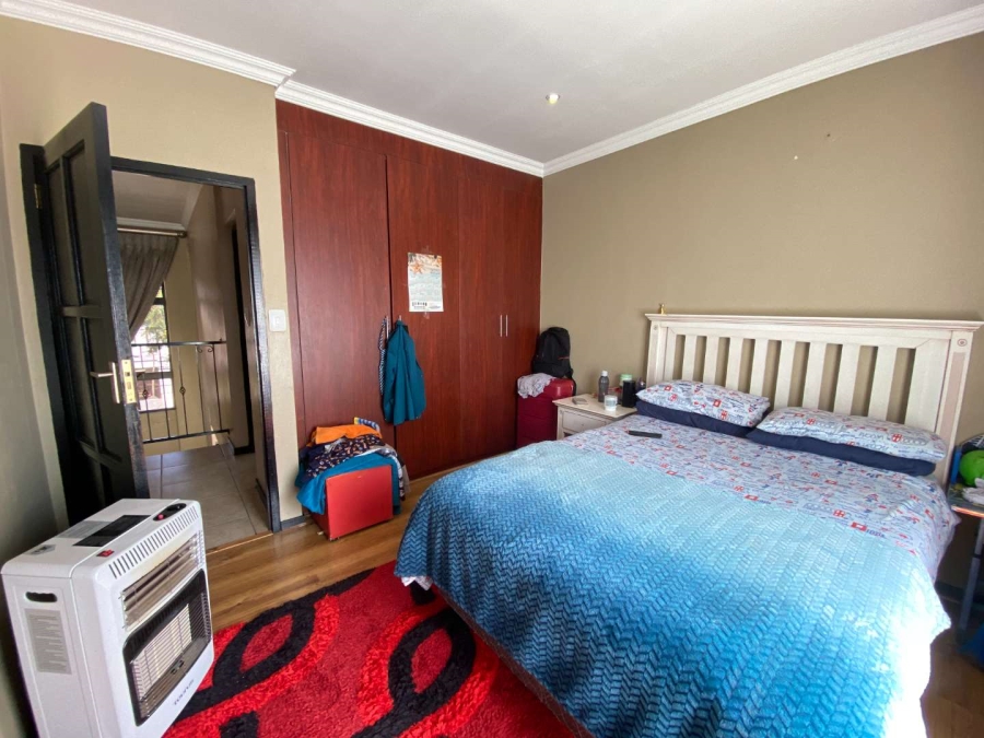 3 Bedroom Property for Sale in Mulbarton Gauteng