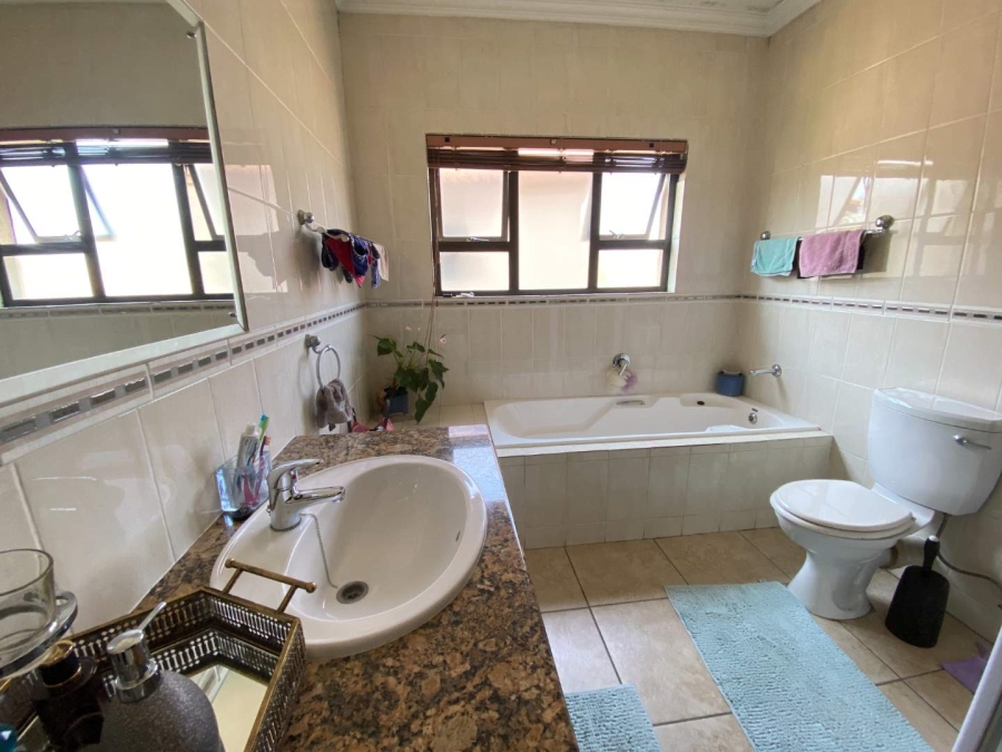 3 Bedroom Property for Sale in Mulbarton Gauteng