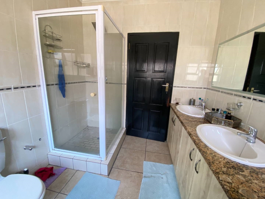 3 Bedroom Property for Sale in Mulbarton Gauteng
