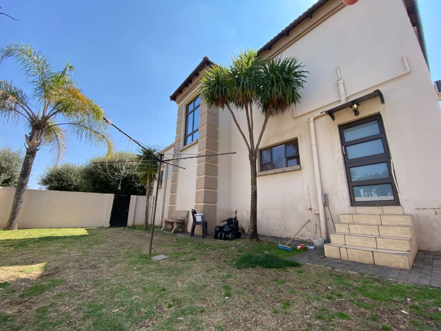 3 Bedroom Property for Sale in Mulbarton Gauteng