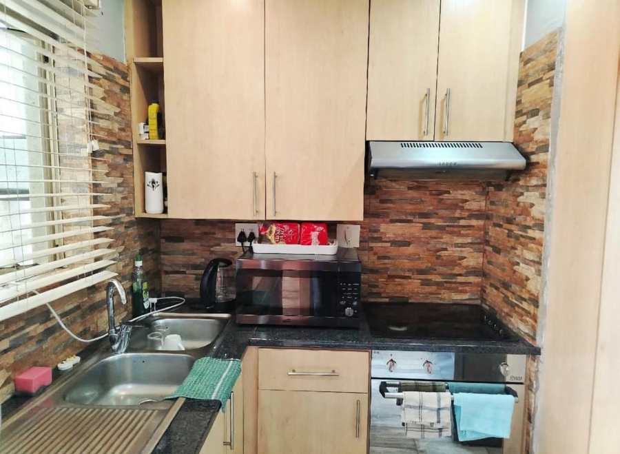 2 Bedroom Property for Sale in Suideroord Gauteng