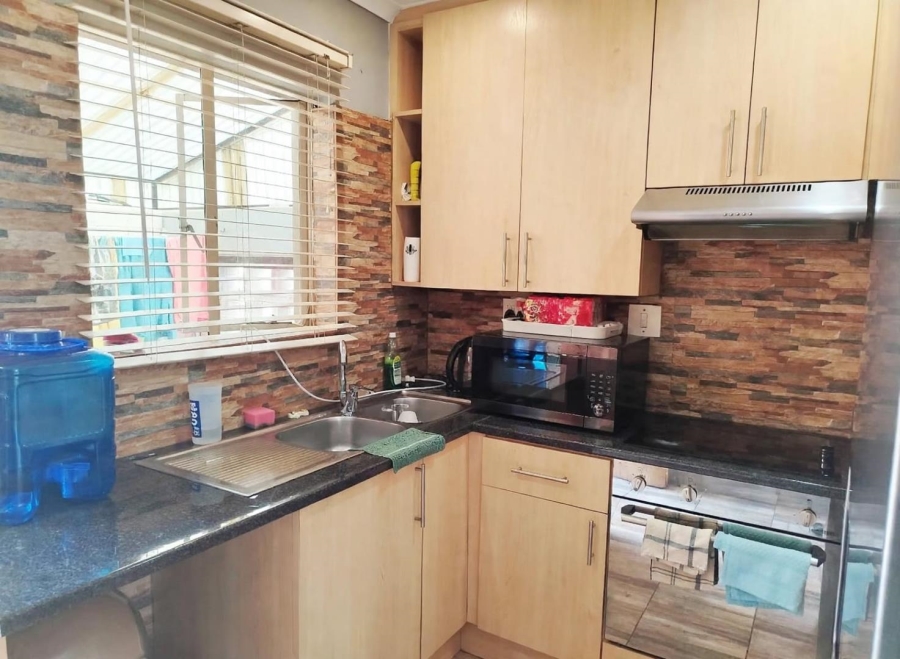 2 Bedroom Property for Sale in Suideroord Gauteng