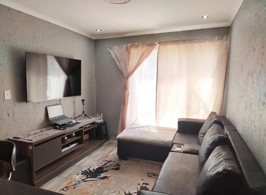 2 Bedroom Property for Sale in Suideroord Gauteng