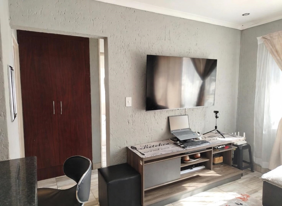2 Bedroom Property for Sale in Suideroord Gauteng