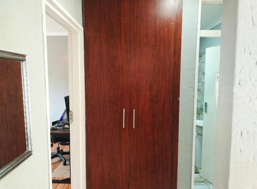2 Bedroom Property for Sale in Suideroord Gauteng