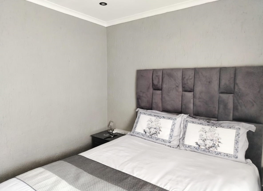 2 Bedroom Property for Sale in Suideroord Gauteng