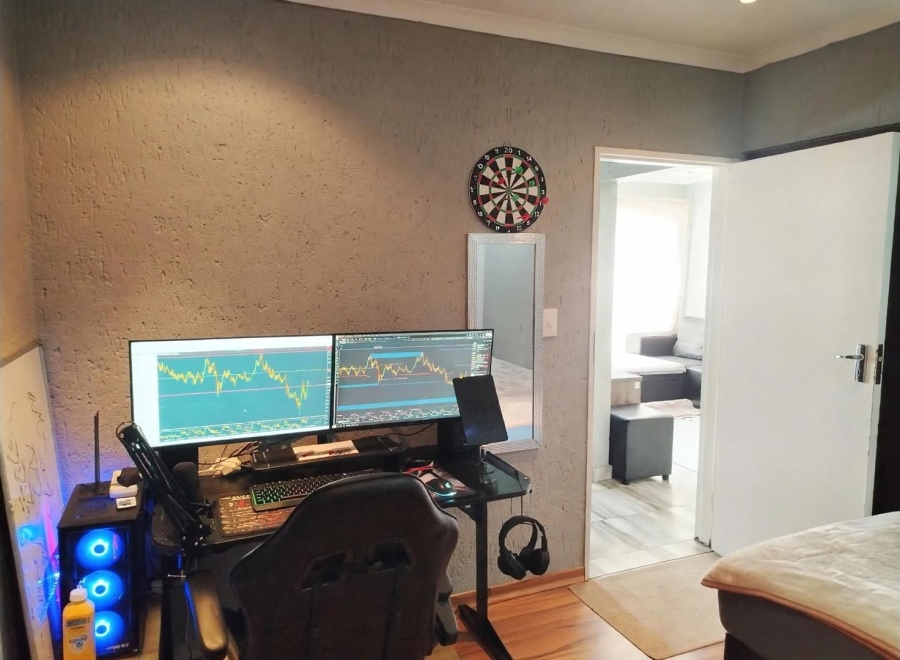 2 Bedroom Property for Sale in Suideroord Gauteng