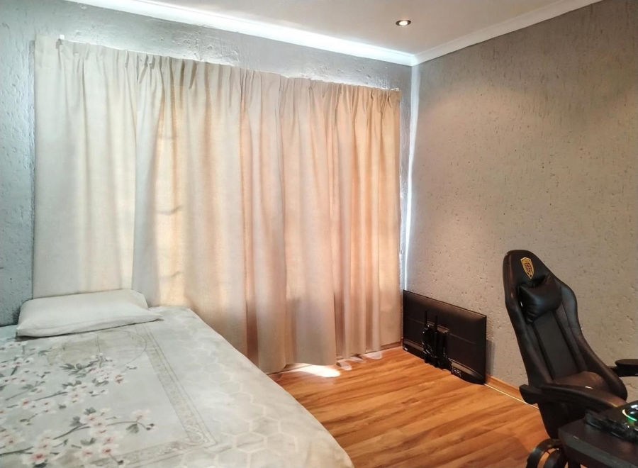 2 Bedroom Property for Sale in Suideroord Gauteng