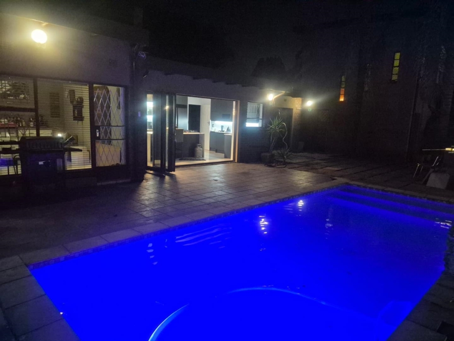 To Let 5 Bedroom Property for Rent in Brackenhurst Gauteng