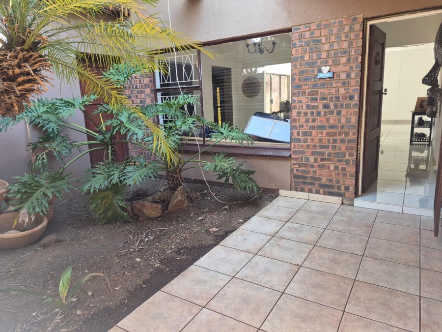 To Let 5 Bedroom Property for Rent in Brackenhurst Gauteng