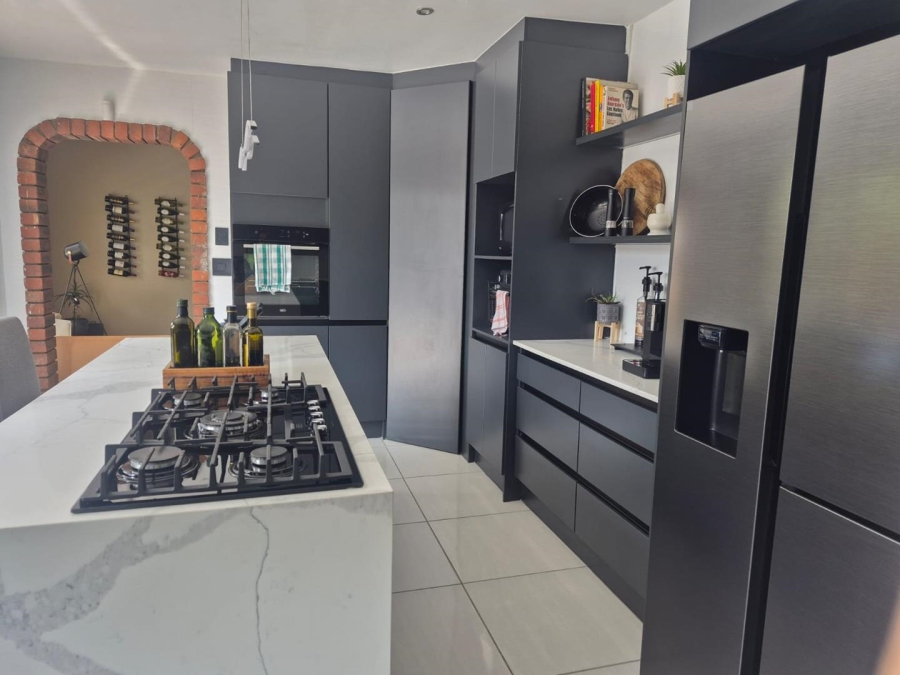 To Let 5 Bedroom Property for Rent in Brackenhurst Gauteng