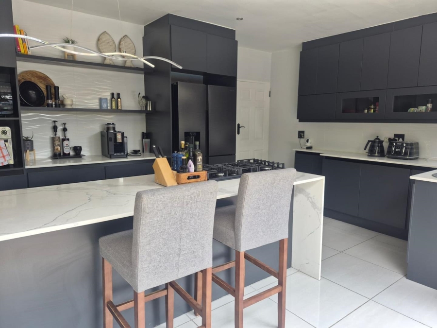 To Let 5 Bedroom Property for Rent in Brackenhurst Gauteng
