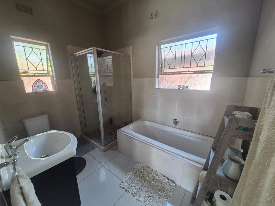To Let 5 Bedroom Property for Rent in Brackenhurst Gauteng