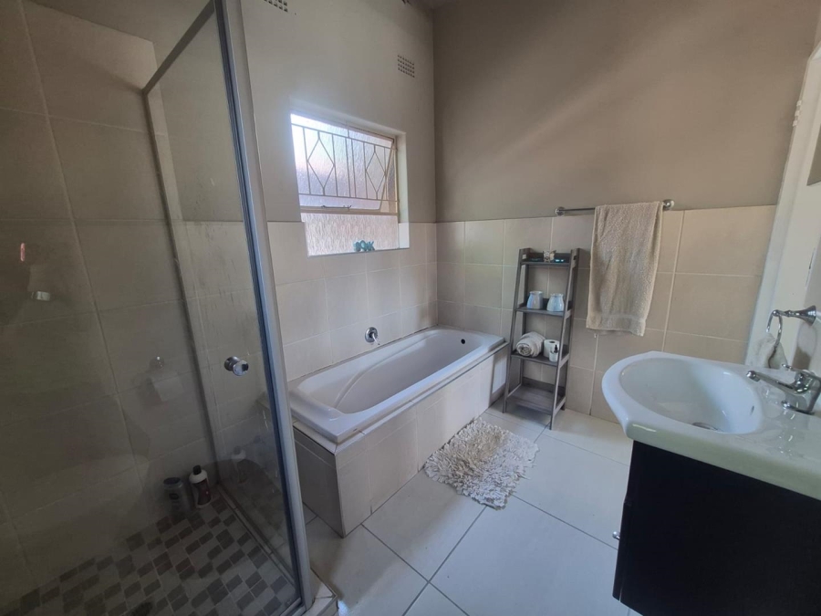 To Let 5 Bedroom Property for Rent in Brackenhurst Gauteng
