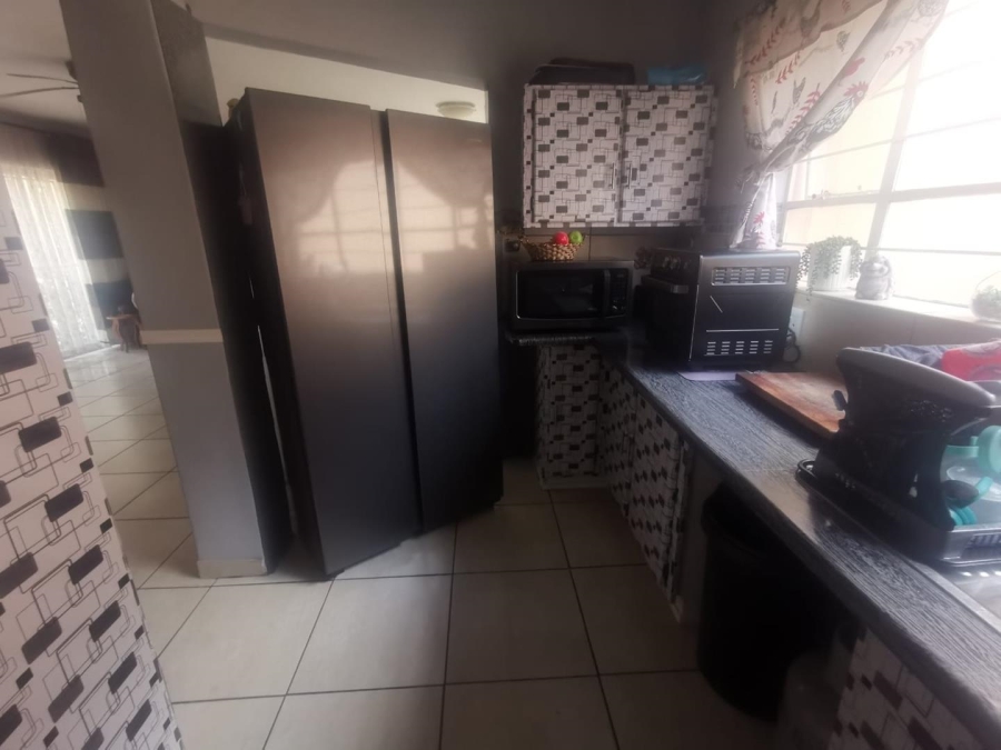 To Let 2 Bedroom Property for Rent in South Crest Gauteng
