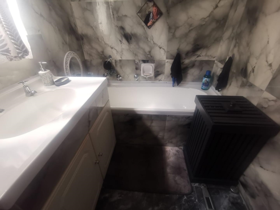 To Let 2 Bedroom Property for Rent in South Crest Gauteng