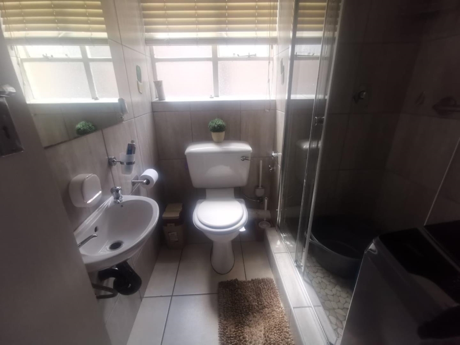 To Let 2 Bedroom Property for Rent in South Crest Gauteng