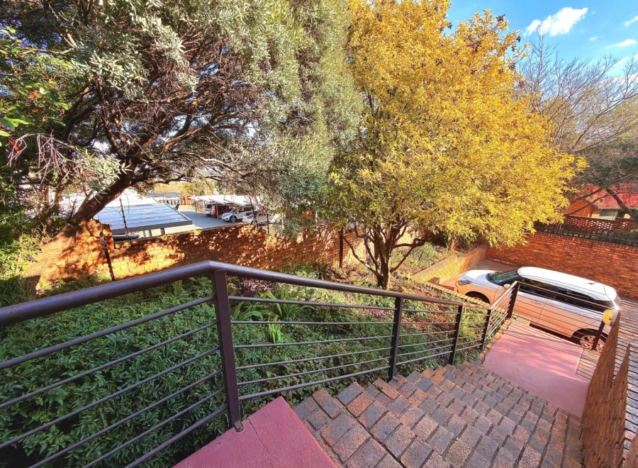 To Let 3 Bedroom Property for Rent in Glenvista Gauteng