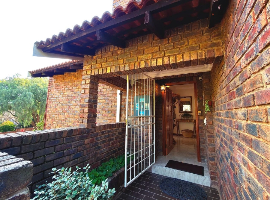 To Let 3 Bedroom Property for Rent in Glenvista Gauteng