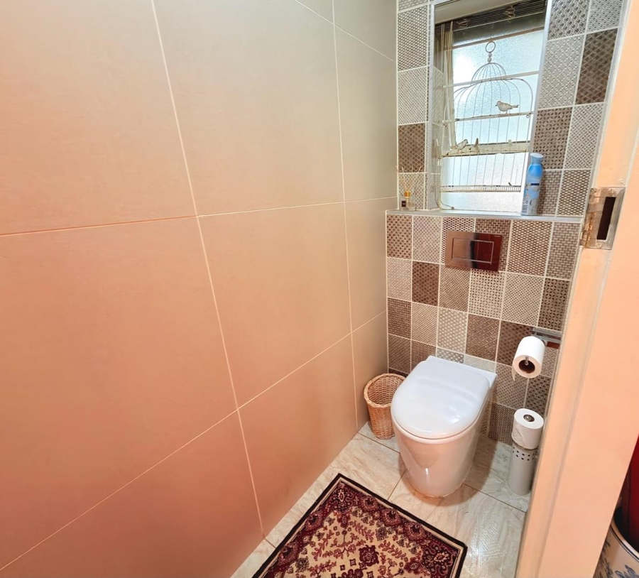 To Let 3 Bedroom Property for Rent in Glenvista Gauteng