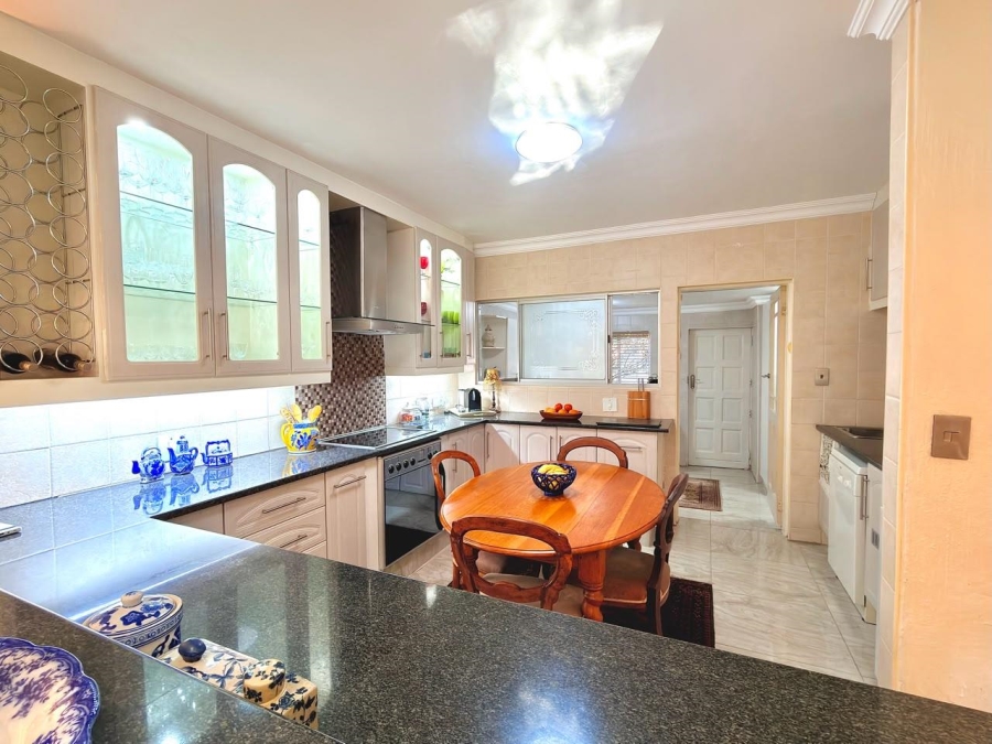 To Let 3 Bedroom Property for Rent in Glenvista Gauteng