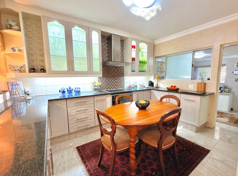 To Let 3 Bedroom Property for Rent in Glenvista Gauteng