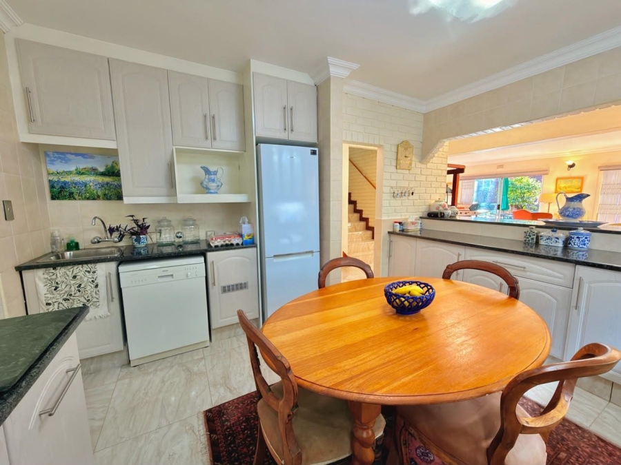 To Let 3 Bedroom Property for Rent in Glenvista Gauteng