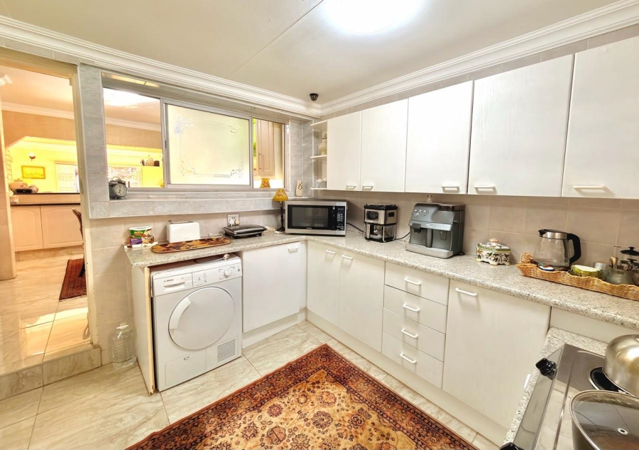 To Let 3 Bedroom Property for Rent in Glenvista Gauteng