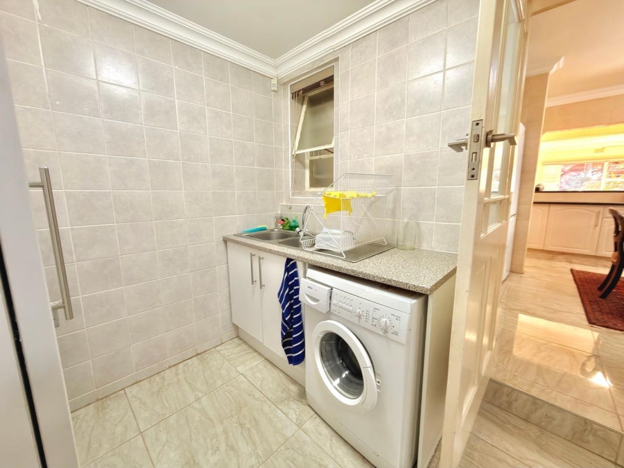 To Let 3 Bedroom Property for Rent in Glenvista Gauteng