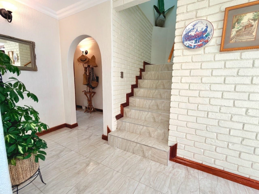 To Let 3 Bedroom Property for Rent in Glenvista Gauteng