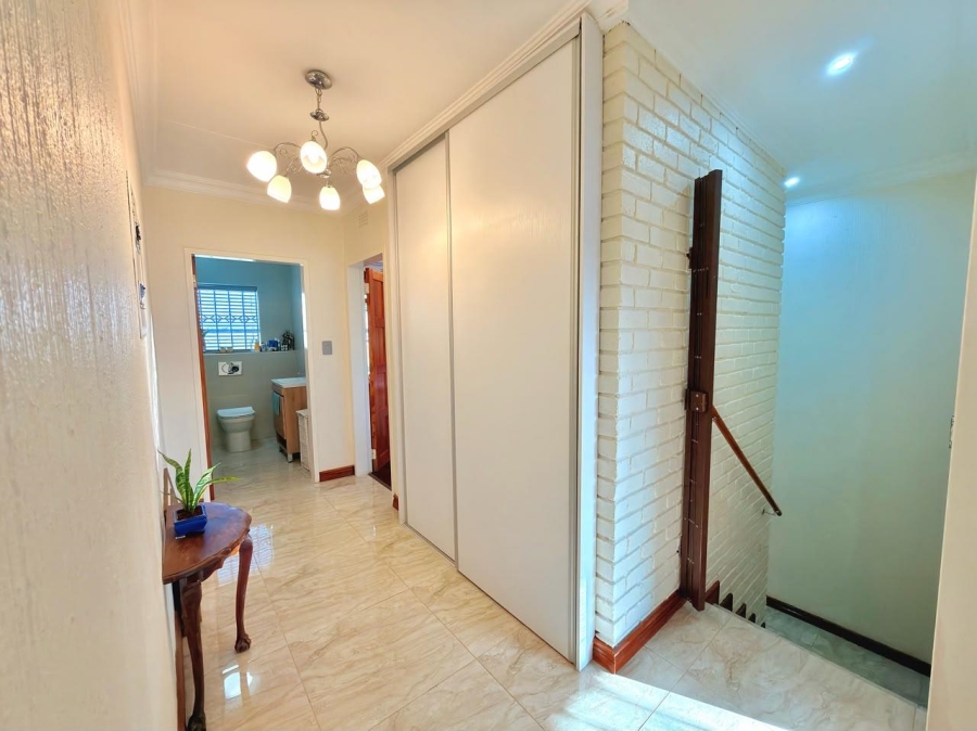 To Let 3 Bedroom Property for Rent in Glenvista Gauteng