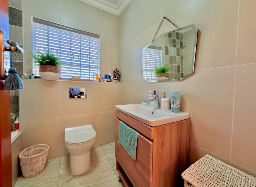 To Let 3 Bedroom Property for Rent in Glenvista Gauteng