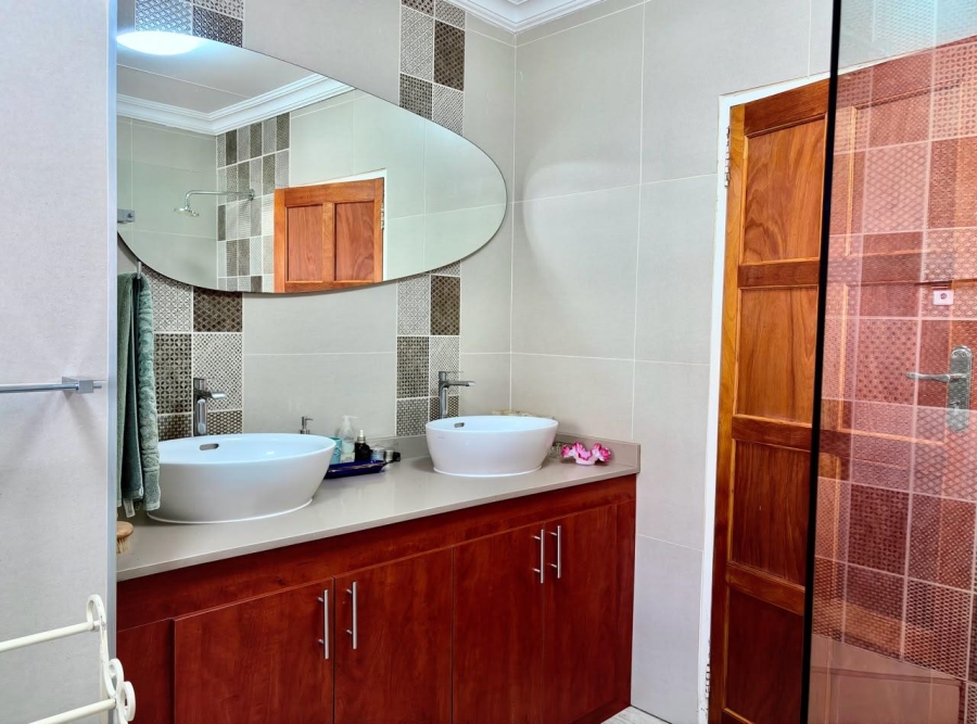 To Let 3 Bedroom Property for Rent in Glenvista Gauteng