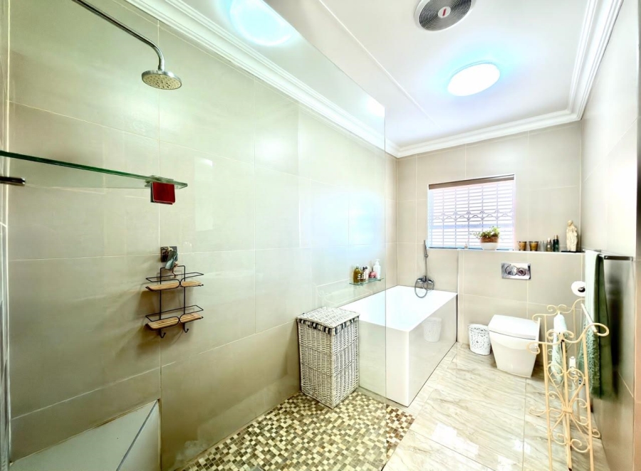 To Let 3 Bedroom Property for Rent in Glenvista Gauteng