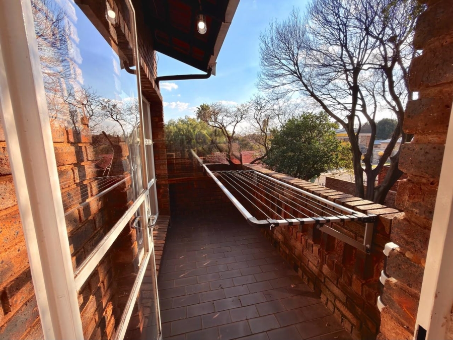 To Let 3 Bedroom Property for Rent in Glenvista Gauteng