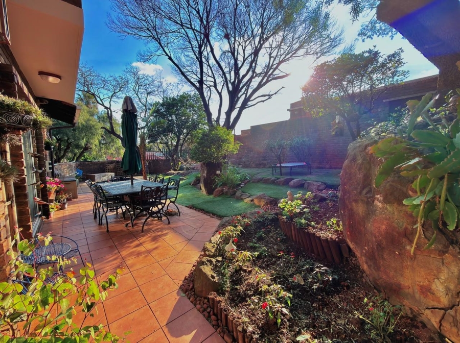 To Let 3 Bedroom Property for Rent in Glenvista Gauteng