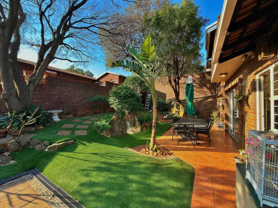 To Let 3 Bedroom Property for Rent in Glenvista Gauteng