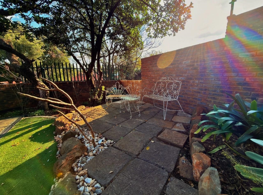 To Let 3 Bedroom Property for Rent in Glenvista Gauteng